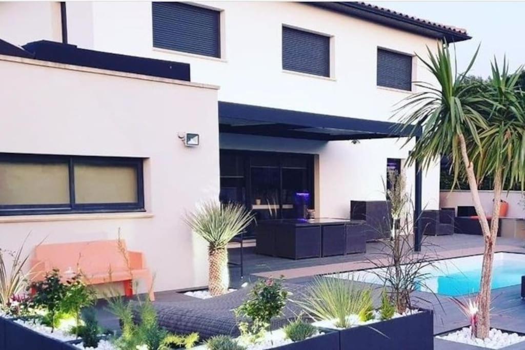 Villa Maison De Vacances Contemporaine Avec Piscine à Vedène Extérieur photo