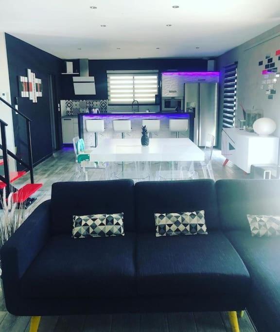 Villa Maison De Vacances Contemporaine Avec Piscine à Vedène Extérieur photo
