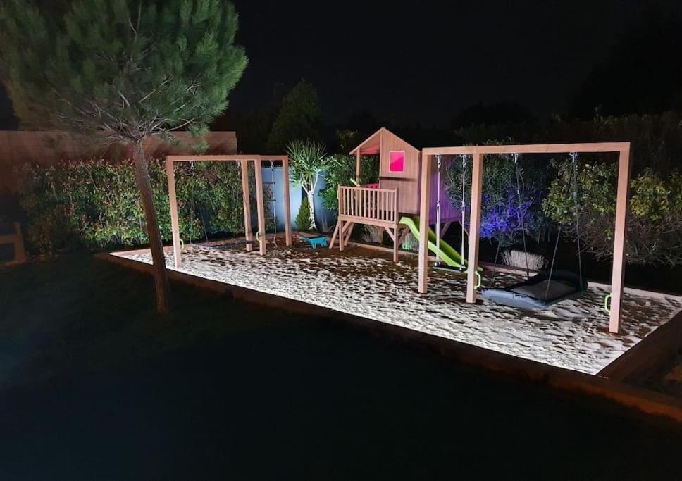 Villa Maison De Vacances Contemporaine Avec Piscine à Vedène Extérieur photo