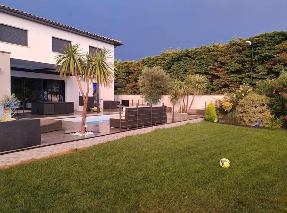 Villa Maison De Vacances Contemporaine Avec Piscine à Vedène Extérieur photo
